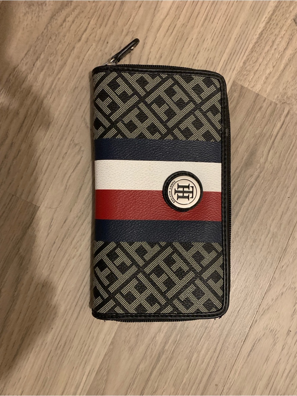 Tommy Hilfiger Navy White Red Monogram Zip-Around Wallet
